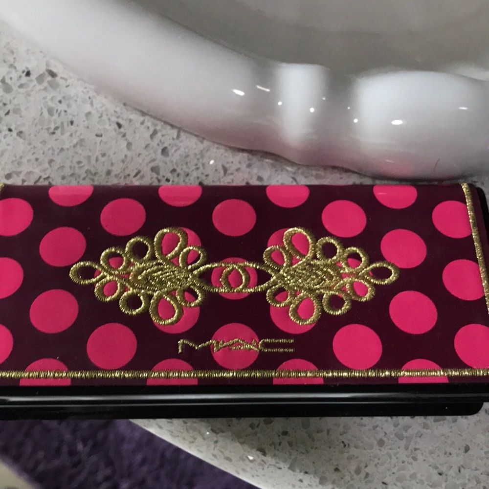 MAC Nutcracker Pallet